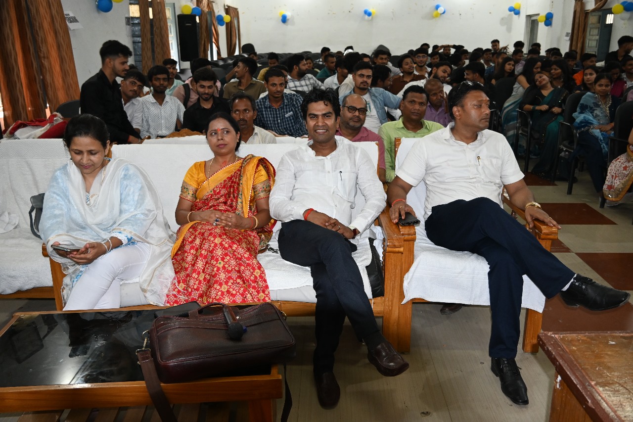 Prof. (Dr). B. C. Vaidya Ex. Prof. Of Geography JNU, New Delhi is warmly welcomed by the Principal Gaya College,Gaya Prof. (Dr.) Satish Singh Chandra with great respect and honor.