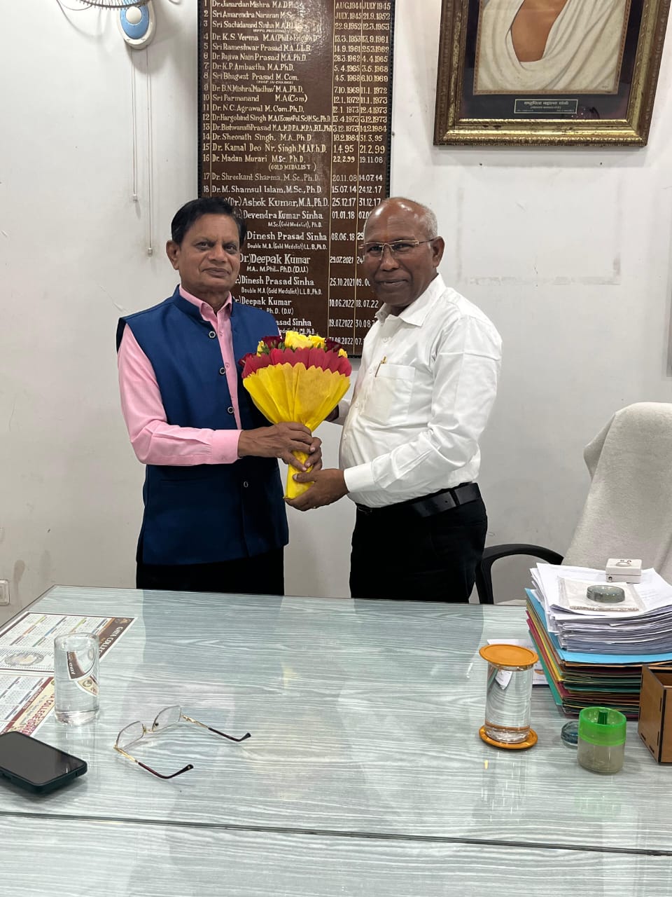 Prof. (Dr). B. C. Vaidya Ex. Prof. Of Geography JNU, New Delhi is warmly welcomed by the Principal Gaya College,Gaya Prof. (Dr.) Satish Singh Chandra with great respect and honor.